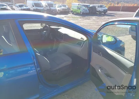 2017 Hyundai Elantra Se из США, поврежденный, VIN KMHD74LF0HU090853